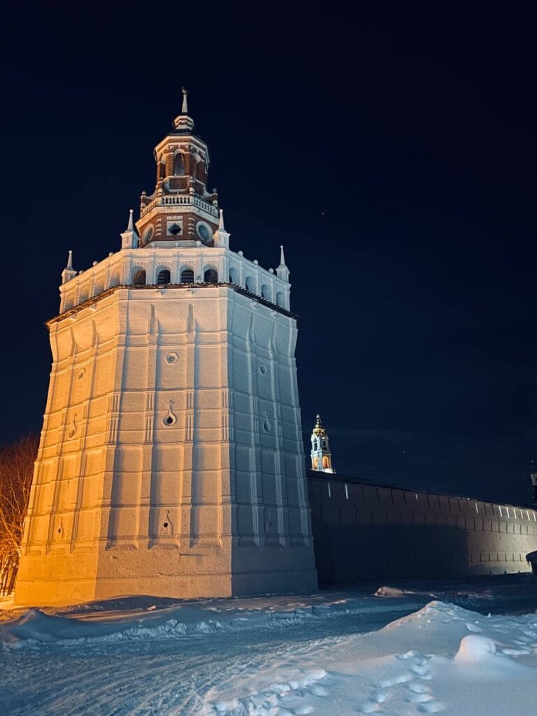 Иллюстрация к материалу «— Сколько лет ты живешь в Москве?»